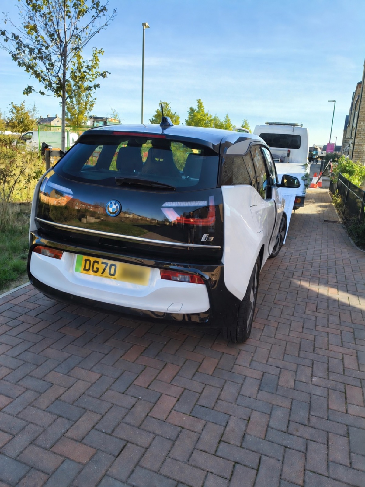 Electric vehicle prepared for recovery in Oxford